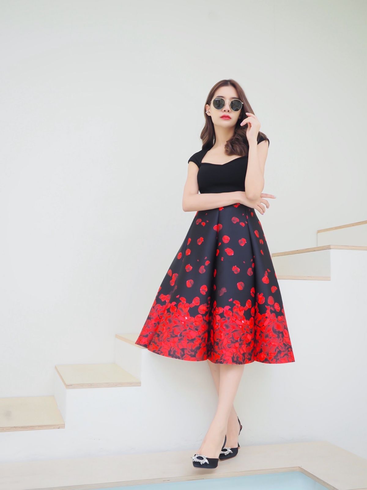 Scarlet Bloom Midi Skirt- Black
